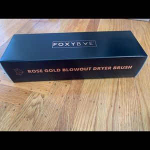 Foxybae BRAND NEW blowout dryer hot brush